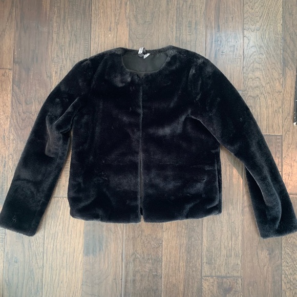 Faux Fur Cropped Jacket 🖤 - Picture 4 of 8